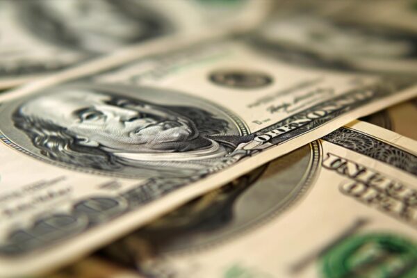 Grafika symbolizująca przejęcie Avanos Medical przez AIP