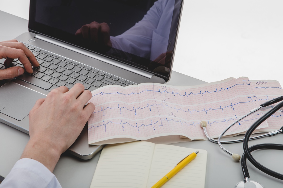 Cyfrowa diagnostyka kardiologiczna i analiza danych EKG