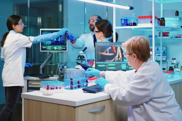 testowanie urządzenia medycznego w laboratorium